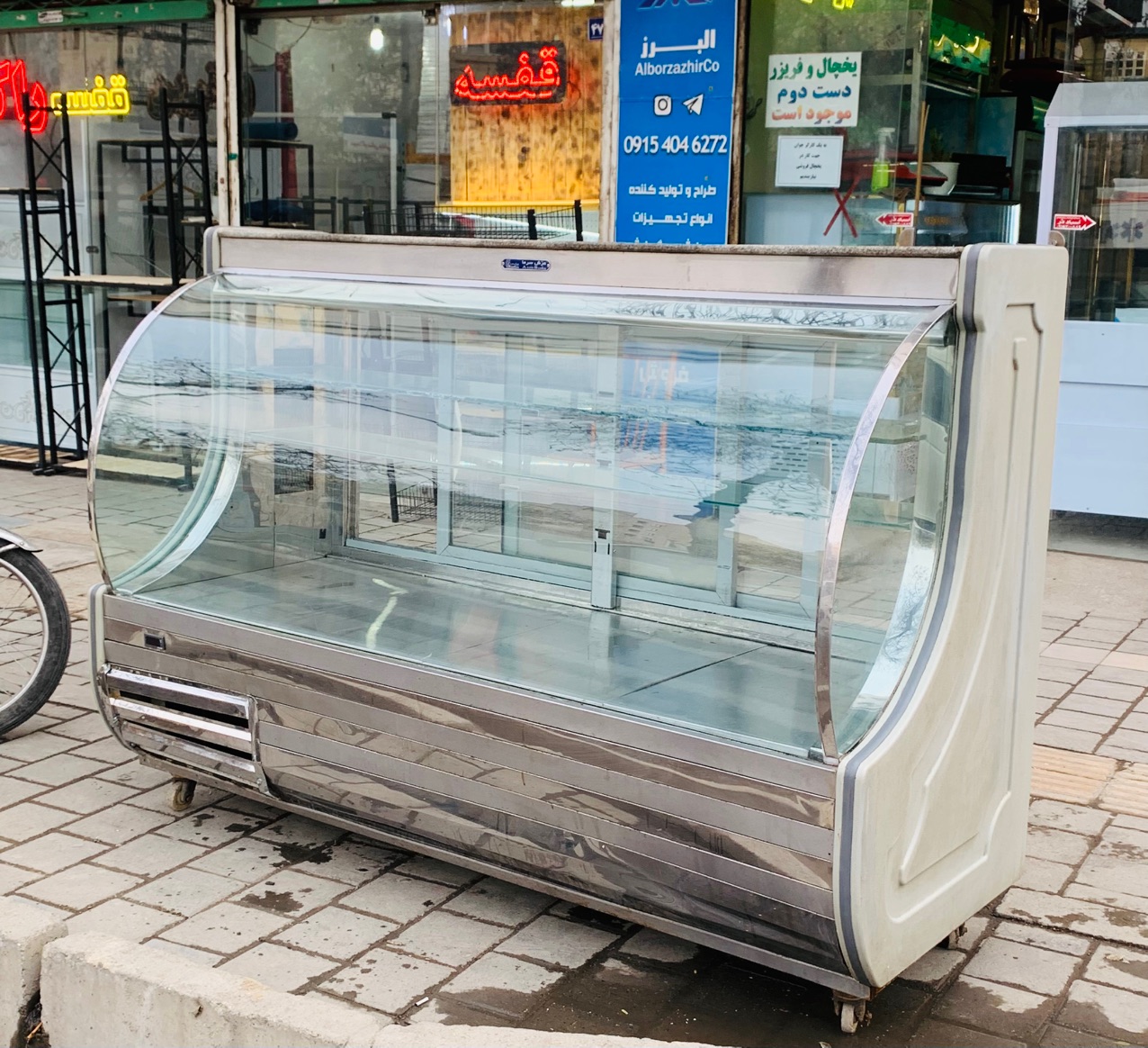 یخچال ویترینی شیشه خم - کارکرده